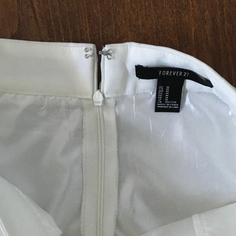 Women’s Solid White Asymmetrical Skort Forever 21 Size M - Picture 11 of 13